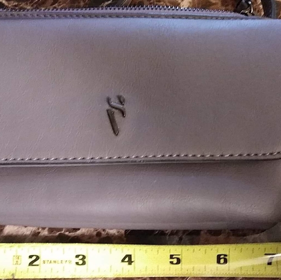 Like New Simply Vera Mini Crossbody - Picture 6 of 7
